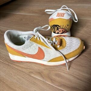 2022 Nike Dbreak SE Sun Club Sail/Hot Curry • Retro Daybreak Sneaker • Youth 5.5